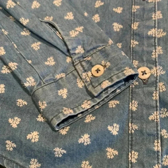 Gap, medium weight, long sleeve 100%  cotton button-down shirt - Picture 3 of 11